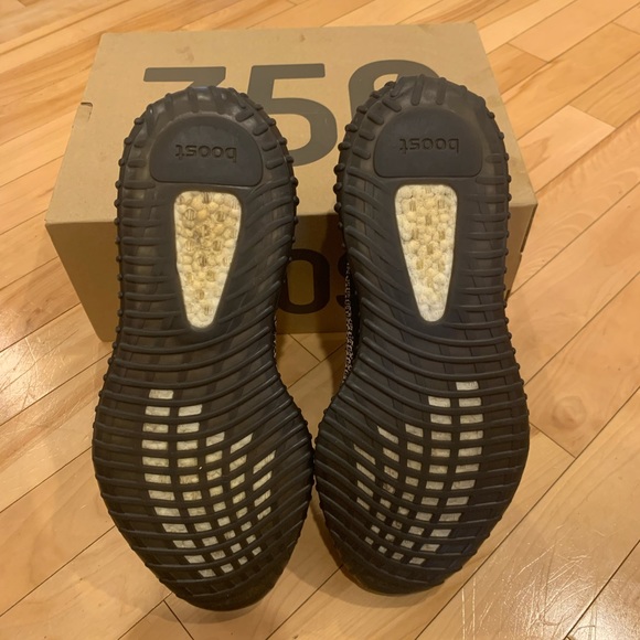 Yeezy Yecheil Non-reflective - Picture 9 of 12